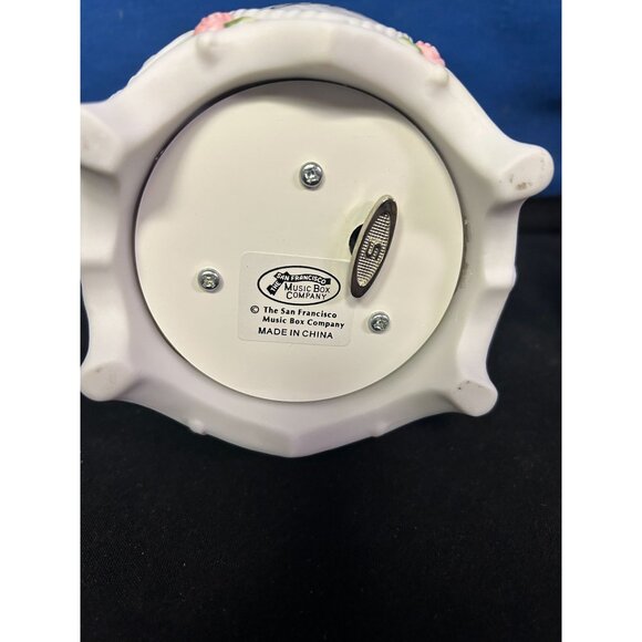 Renew Our Love Doves Porcelain Music Box By The San Francisco Music Box Company - Picture 4 of 4